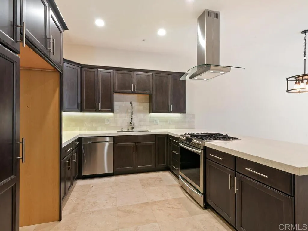 Fallbrook, California 92028, United States, 5 Bedrooms Bedrooms, ,5 BathroomsBathrooms,Residential,Active,254343