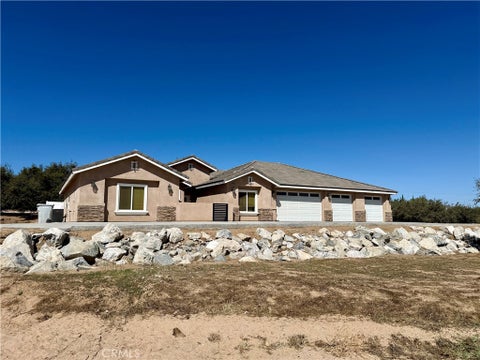 Photo of 5826 Casita AVE, Oak Hills, CA 92344 (MLS # HD26189045)