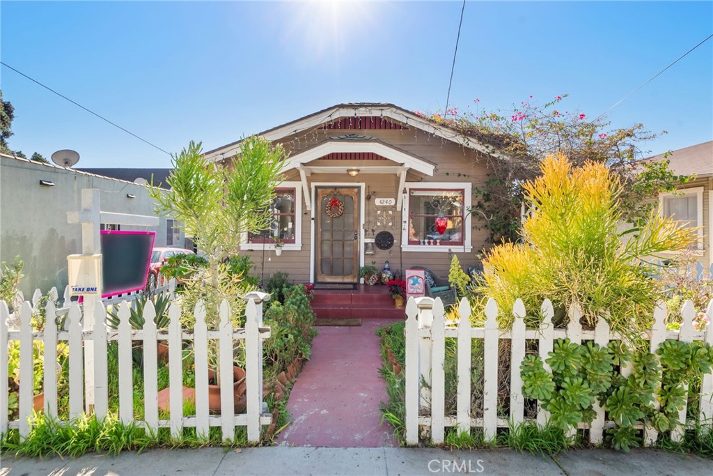 4240 E 15th