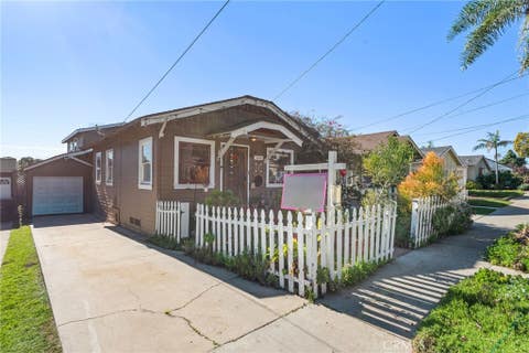 Photo of 4240 E 15th St, Long Beach, CA 90804 (MLS # DW26129405)