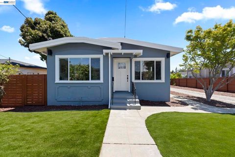 Photo of 30806 Vallejo St ST, Union City, CA 94587 (MLS # 41136001)