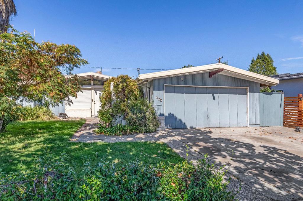 859 Lakewood Drive
