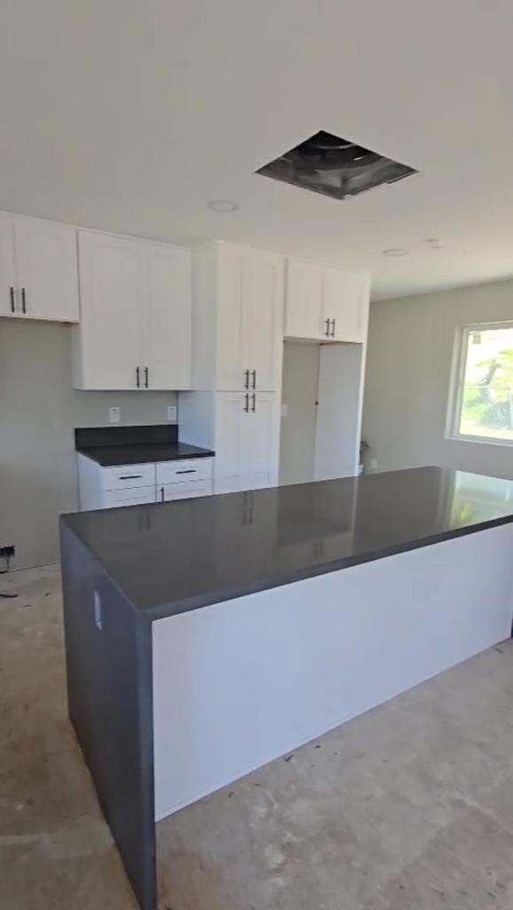 3335 37 S Barcelona St.
