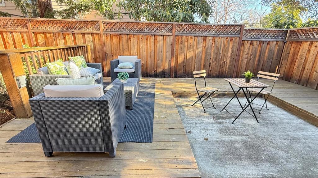 1734 W El Camino Real 7