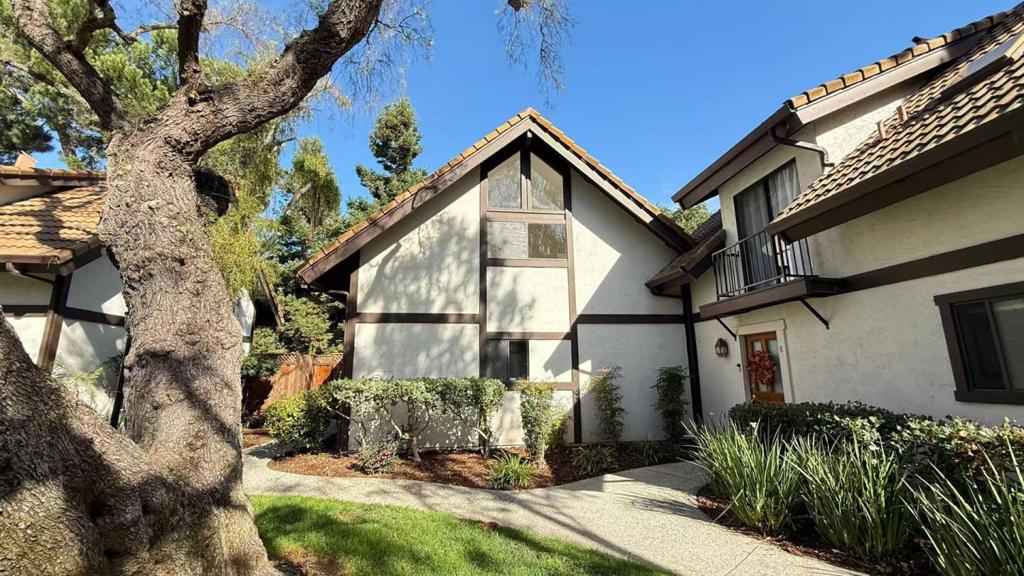 1734 W El Camino Real 7