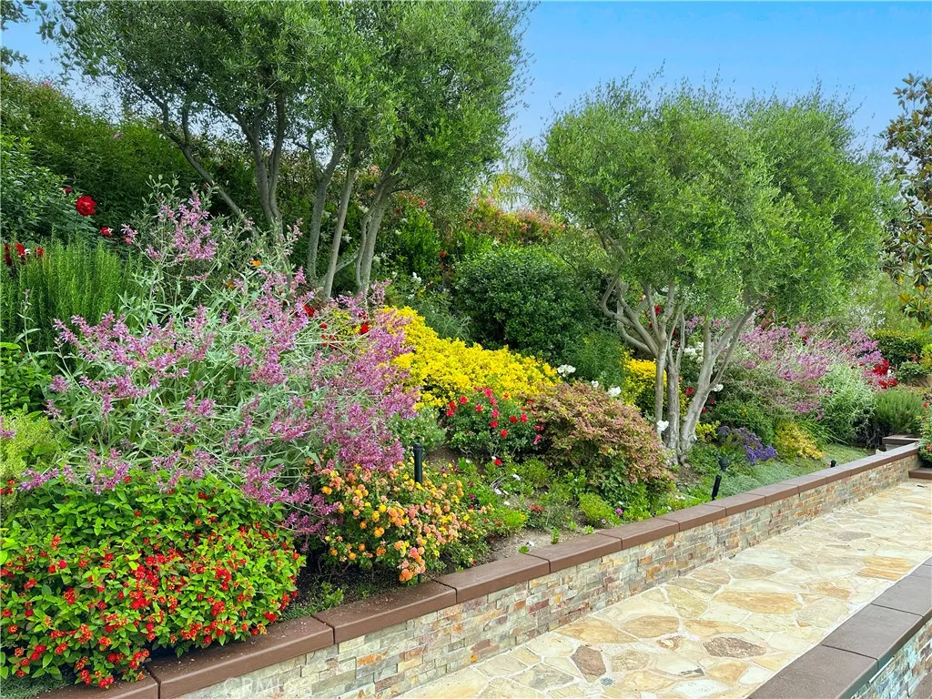 Calabasas, California 91302, United States, 6 Bedrooms Bedrooms, ,7 BathroomsBathrooms,Residential,Active,105039