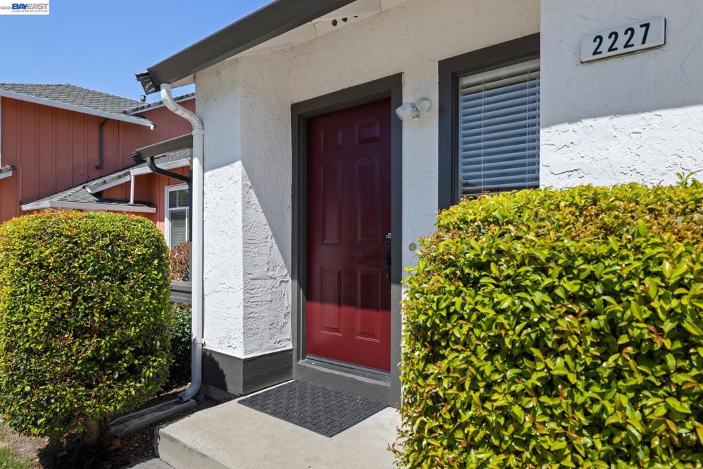 2227 Emerald Hills Cir