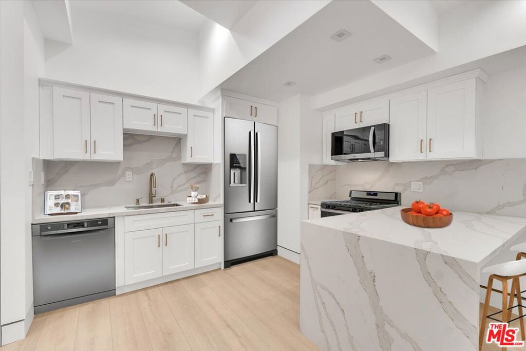 HUGE Modern 1 Bedroom 1 Bath Brand New Construction & PRIVATE ADU Next to from Kaiser Hospital, UCLA West Valley, Providence Tarzana, Pierce College. PERFECT for Traveling ProfessionalThis can come FULLY FURNISHED or NOT FURNISHED. Nestled in a sought after enclave of Woodland Hills bordering Calabasas and Hidden Hills. This Completely PRIVATE home is ready to move into JUST BRING YOUR TOOTHBRUSH!!!! Easy access to freeways, close proximity to multiple HOSPITALS such as: Kaiser Permanente, West Hills Medical Center, Providence Tarzana Medical Center, Motion Picture & Television Hospital. Short distance to Pacific Coast Highway, Malibu Beach, Warner Center, The Village w/fine dining/shopping. Close to Pierce College & Pepperdine University!!*** Home will be FULLY FURNISHED upon move in, all you need is your toothbrush. ALL appliances will also be installed.