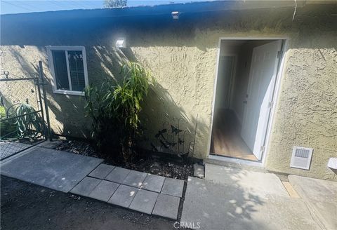Photo of 15352 Downey ave Ave, Paramount, CA 90723 (MLS # SR26084517)
