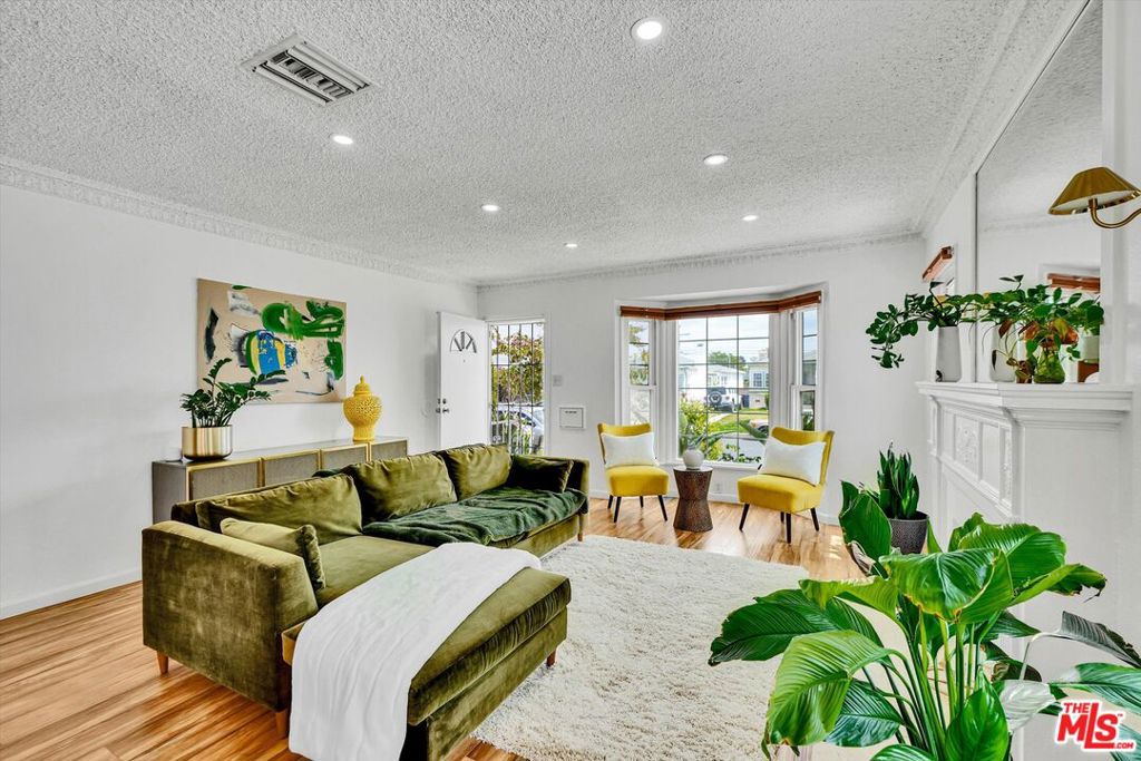 8719 Cimarron Street