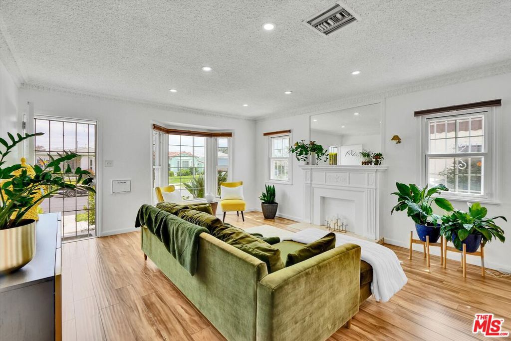 8719 Cimarron Street