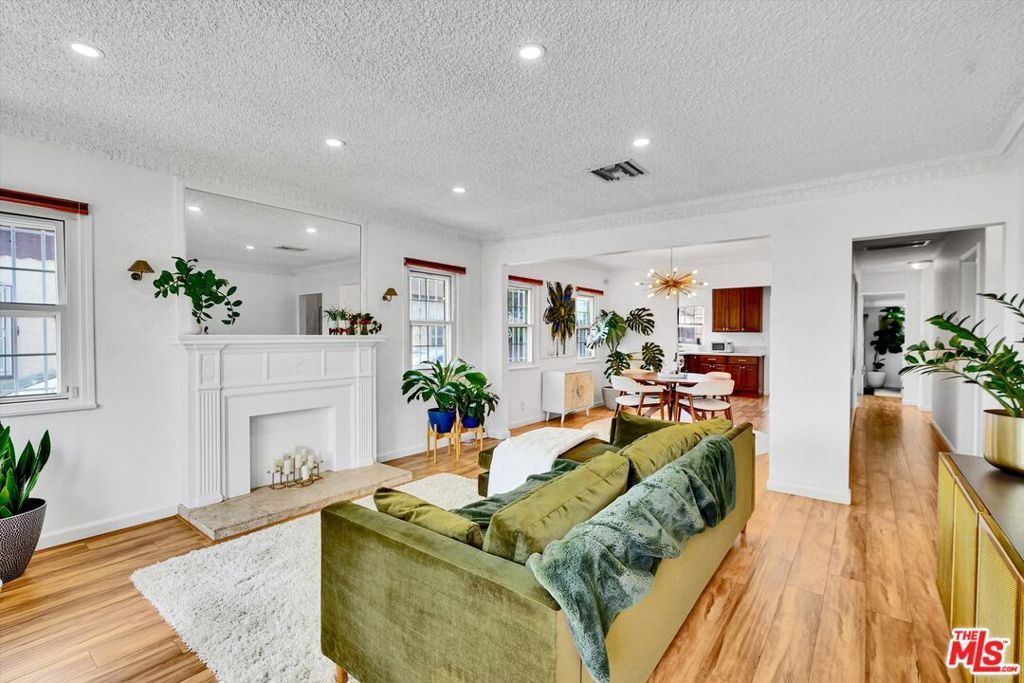 Photo of 8719 Cimarron Street, Los Angeles, CA 90047 (MLS # 26678771)