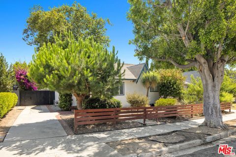 Photo of 352 Hargrave Street, Inglewood, CA 90302 (MLS # 26655319)