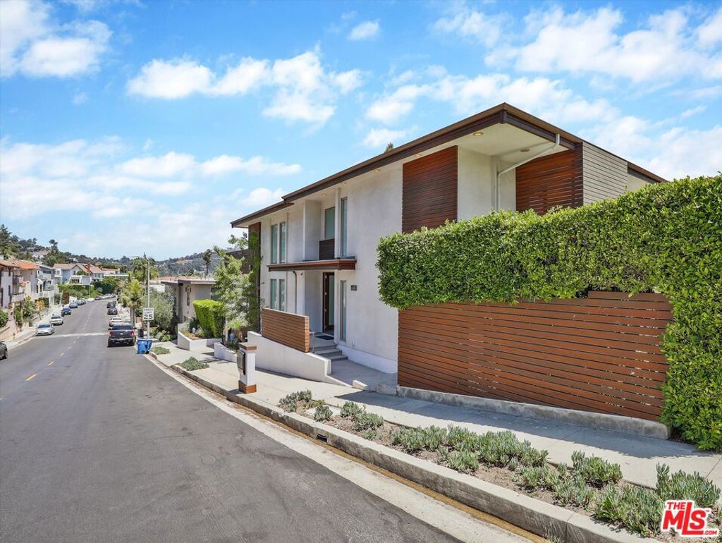 Photo of 2340 Jupiter Drive, Los Angeles, CA 90046 (MLS # 25583219)