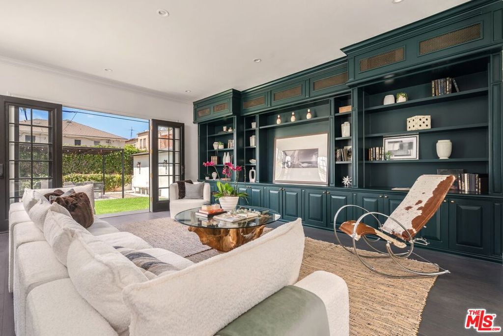 223 S Alta Vista Boulevard