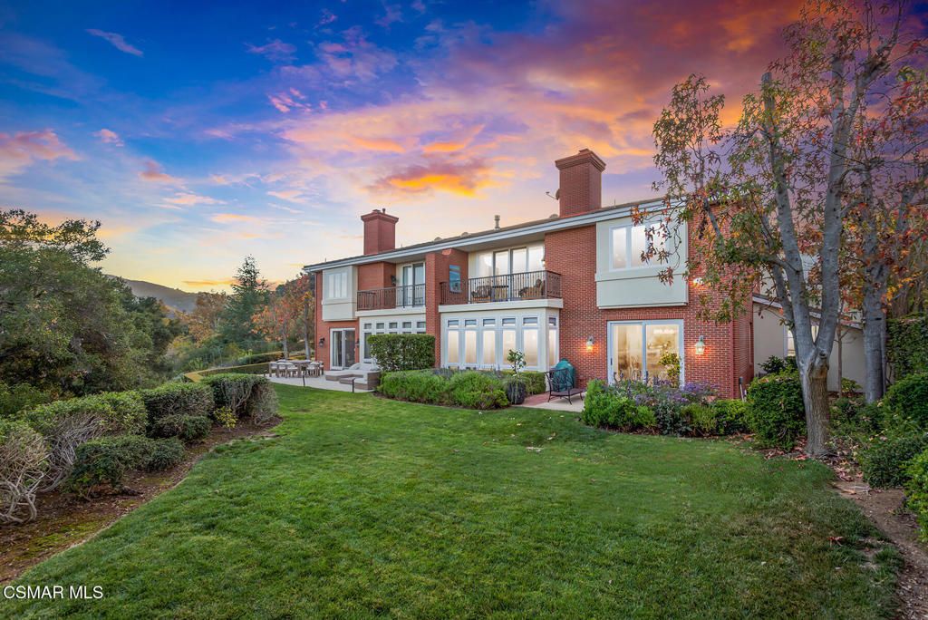 Photo of 2378 Heatherbank Court, Thousand Oaks, CA 91361 (MLS # 225005989)