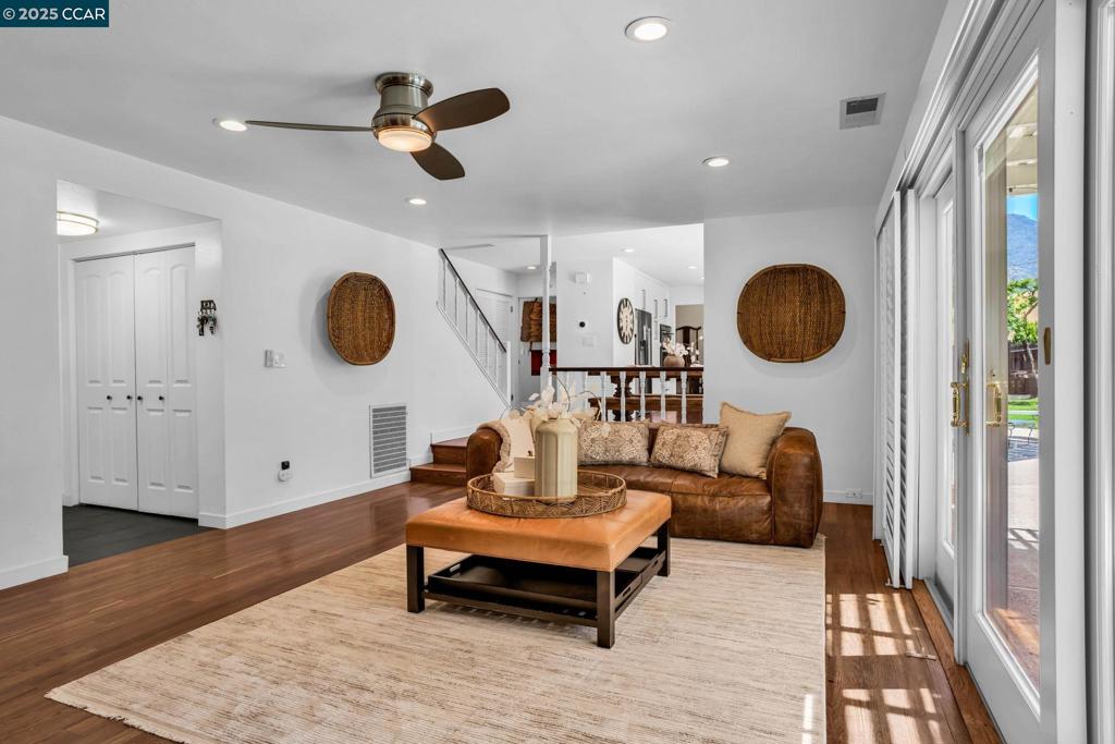 REGENCY WOODS - Residential