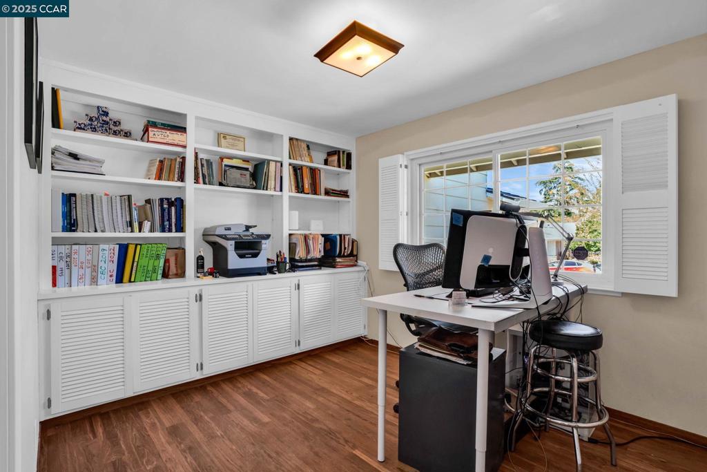 REGENCY WOODS - Residential