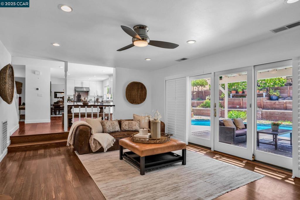 REGENCY WOODS - Residential