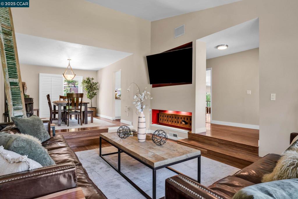 REGENCY WOODS - Residential