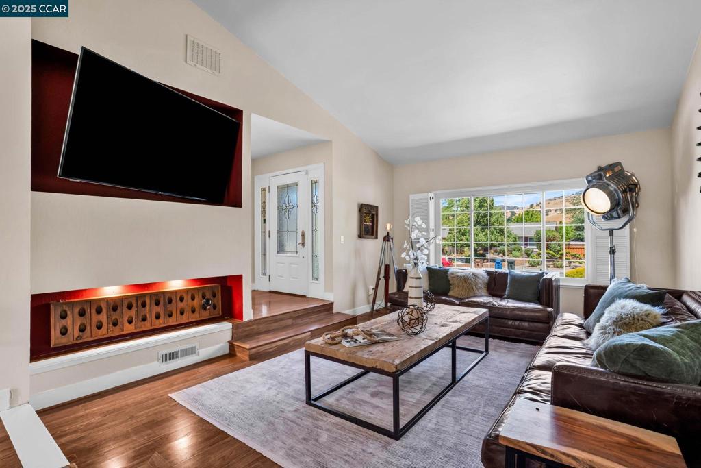 REGENCY WOODS - Residential