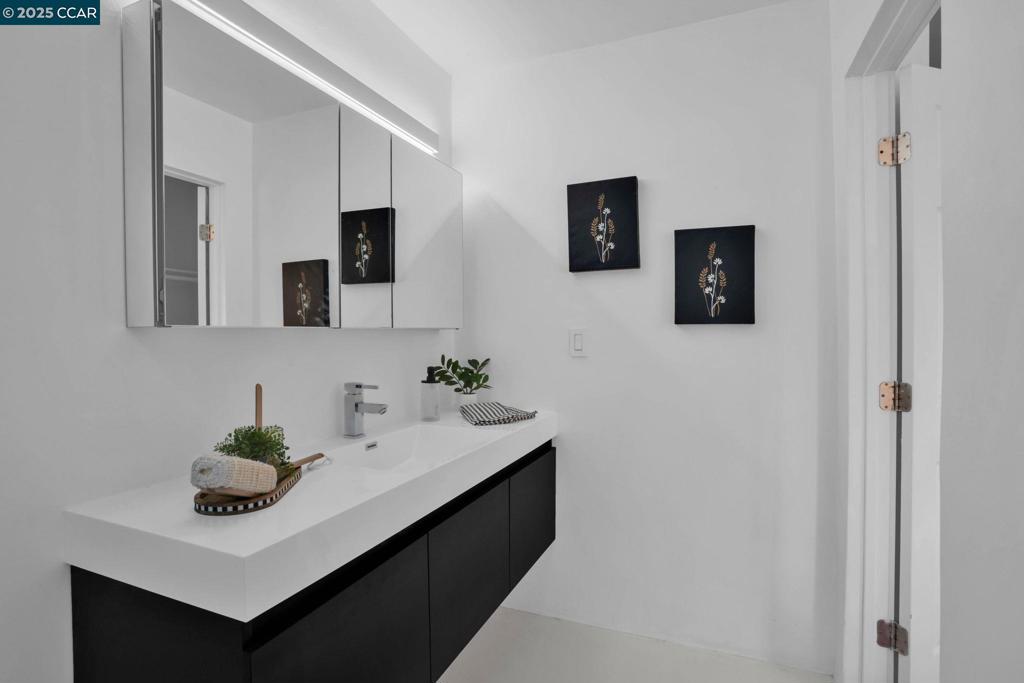 REGENCY WOODS - Residential