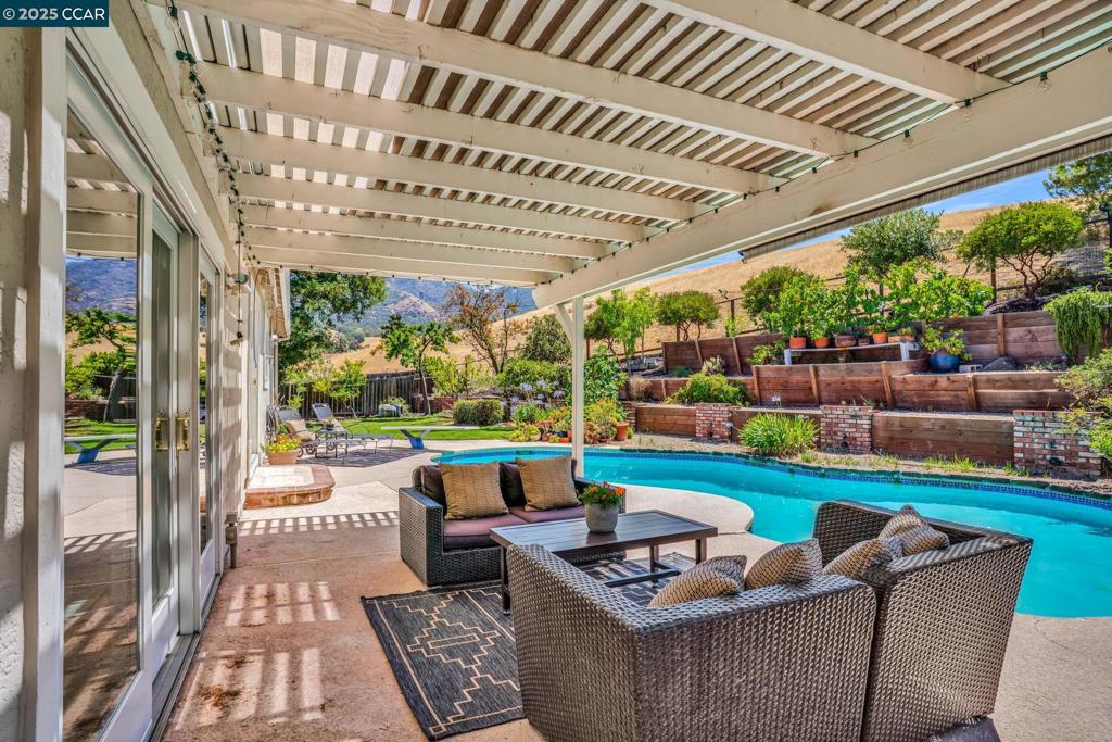 REGENCY WOODS - Residential