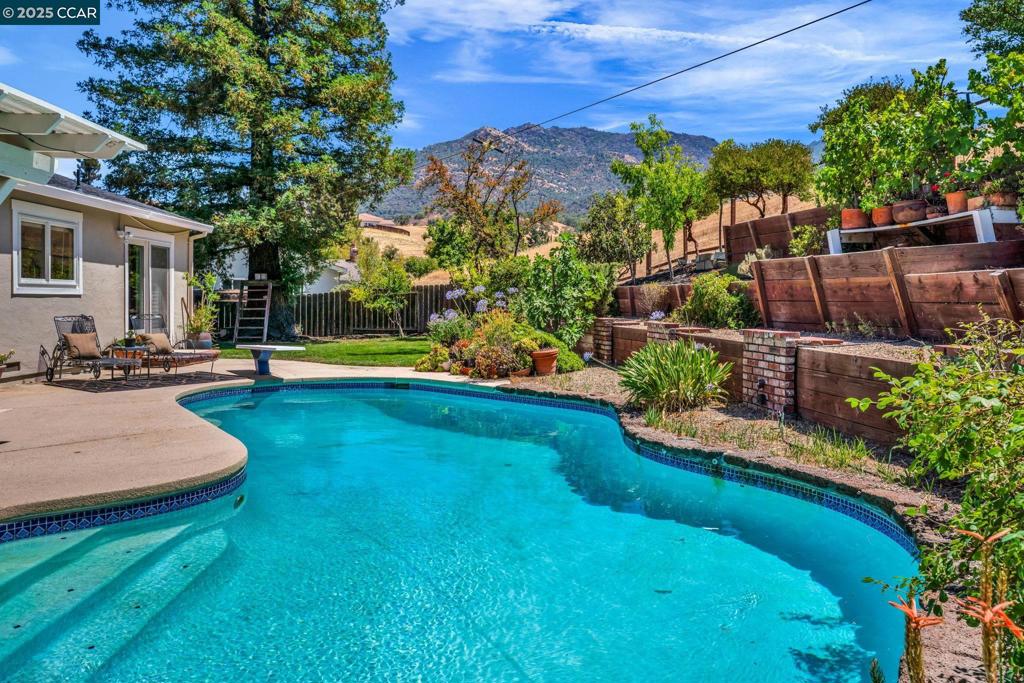 REGENCY WOODS - Residential