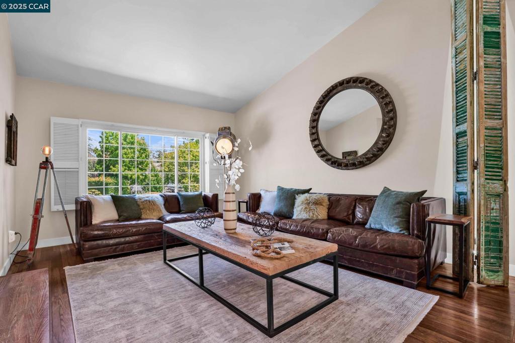 REGENCY WOODS - Residential