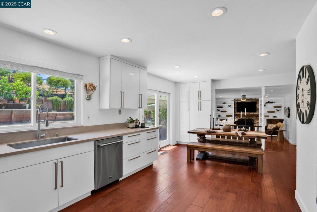 REGENCY WOODS - Residential