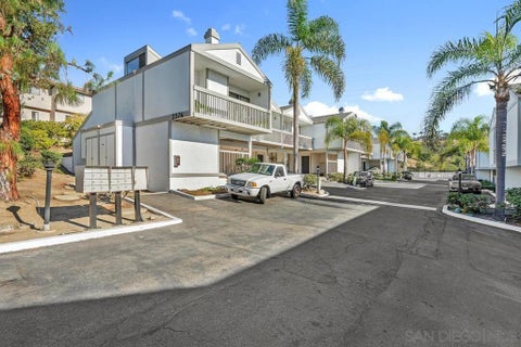 Photo of 2376 Altisma Way WAY #H, Carlsbad, CA 92009 (MLS # 260024525SD)