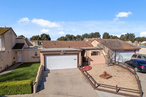 Photo of 1588 Duran Street, Salinas, CA 93906 (MLS # ML82033057)