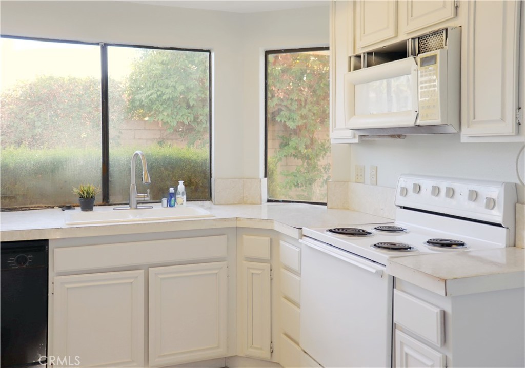 Cathedral Cyn CC SFR (33610) - Residential