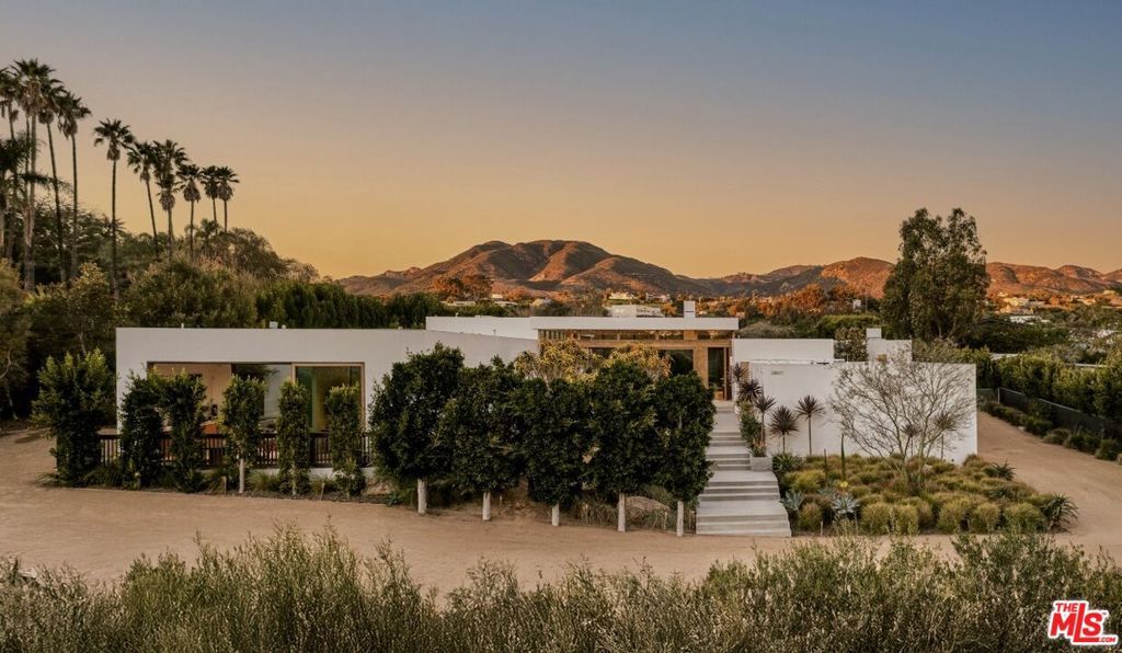 Photo of 28837 Selfridge Drive, Malibu, CA 90265 (MLS # 25630597)