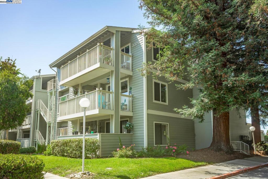 MEADOWBROOK VILL - Residential