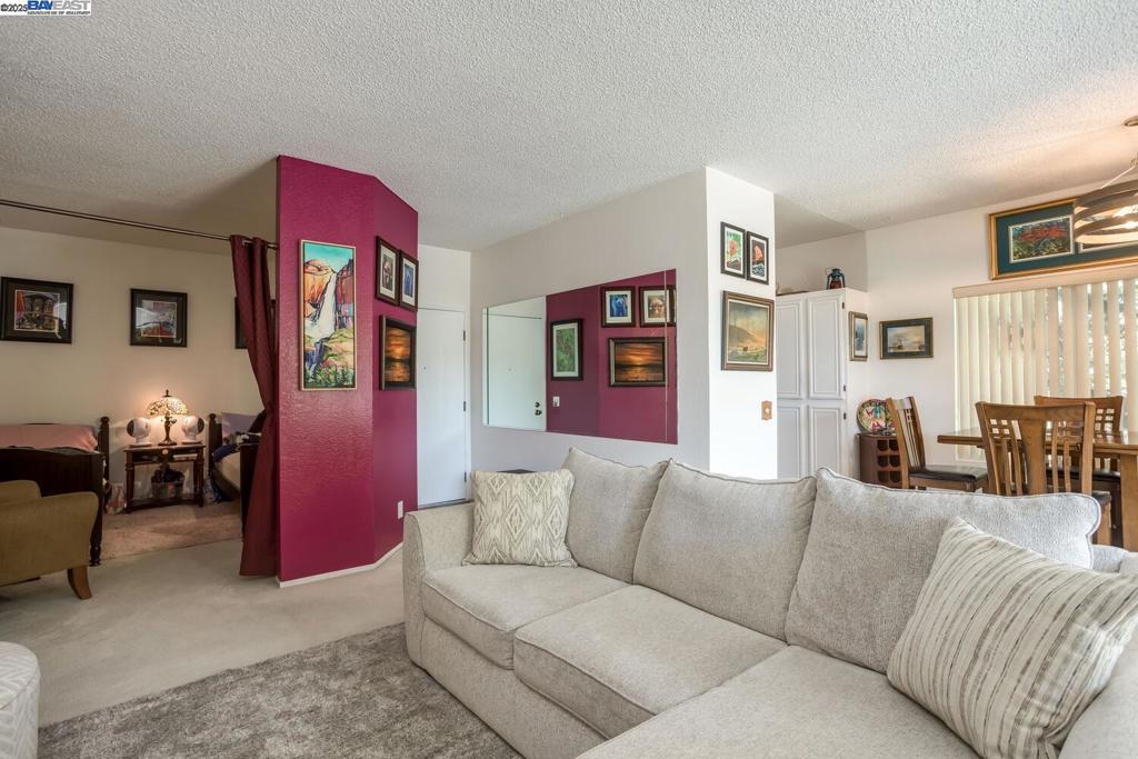 MEADOWBROOK VILL - Residential