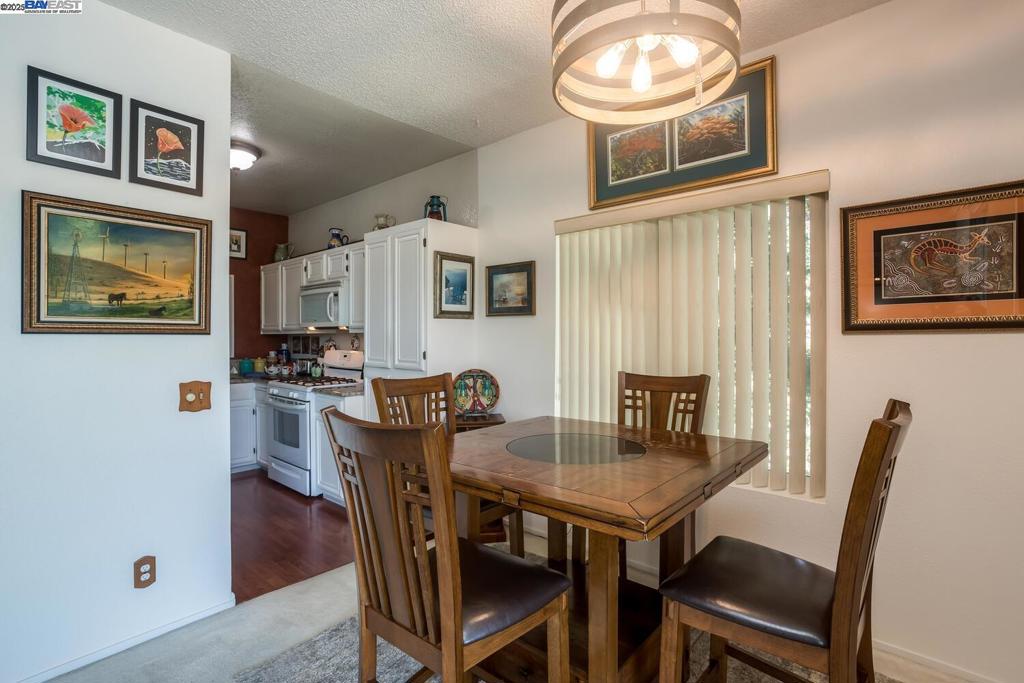 MEADOWBROOK VILL - Residential