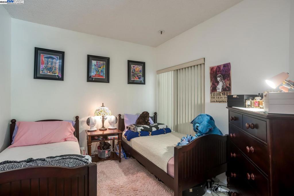 MEADOWBROOK VILL - Residential