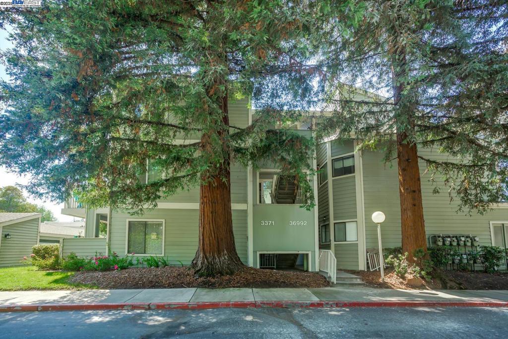 MEADOWBROOK VILL - Residential