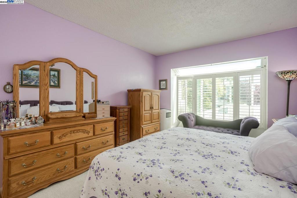 MEADOWBROOK VILL - Residential