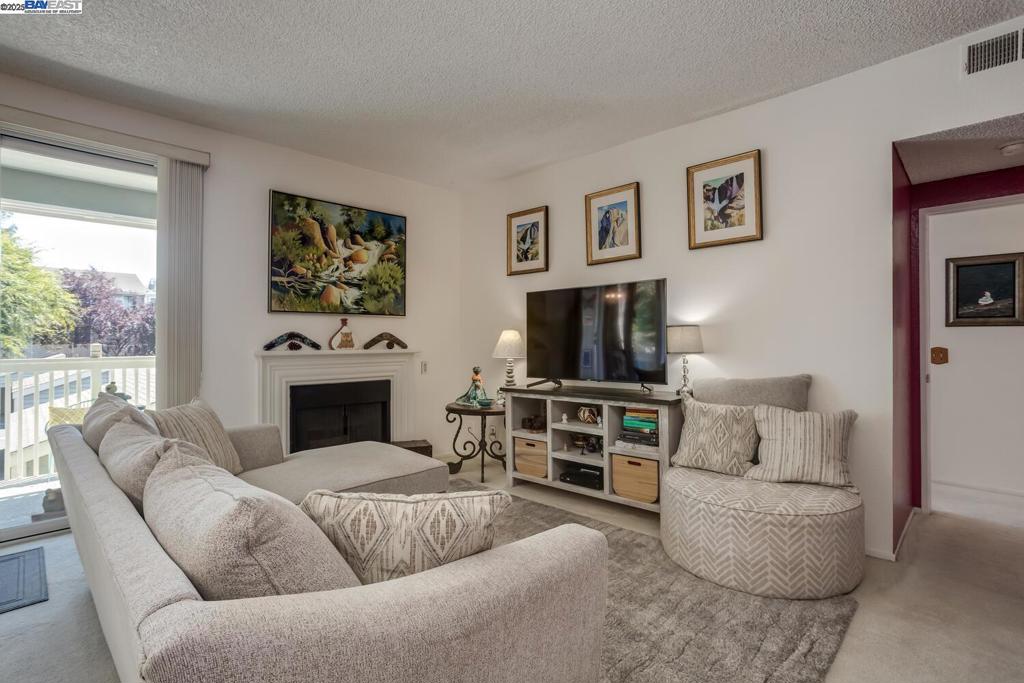 MEADOWBROOK VILL - Residential