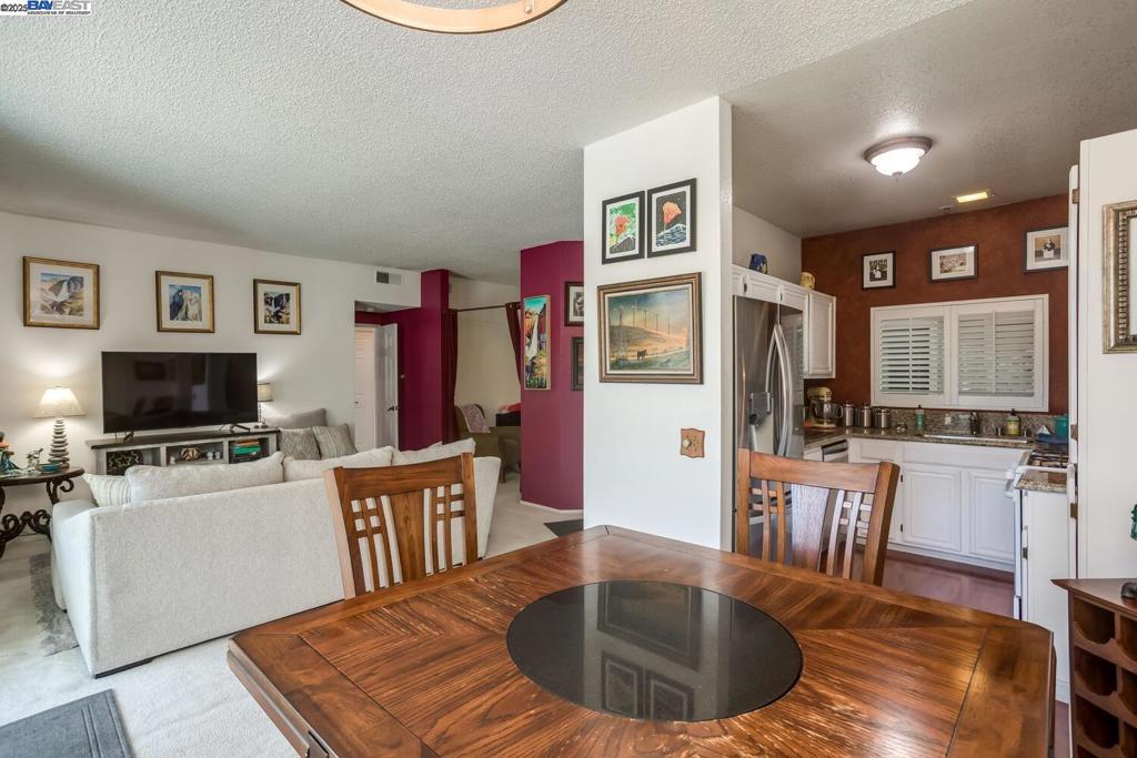 MEADOWBROOK VILL - Residential