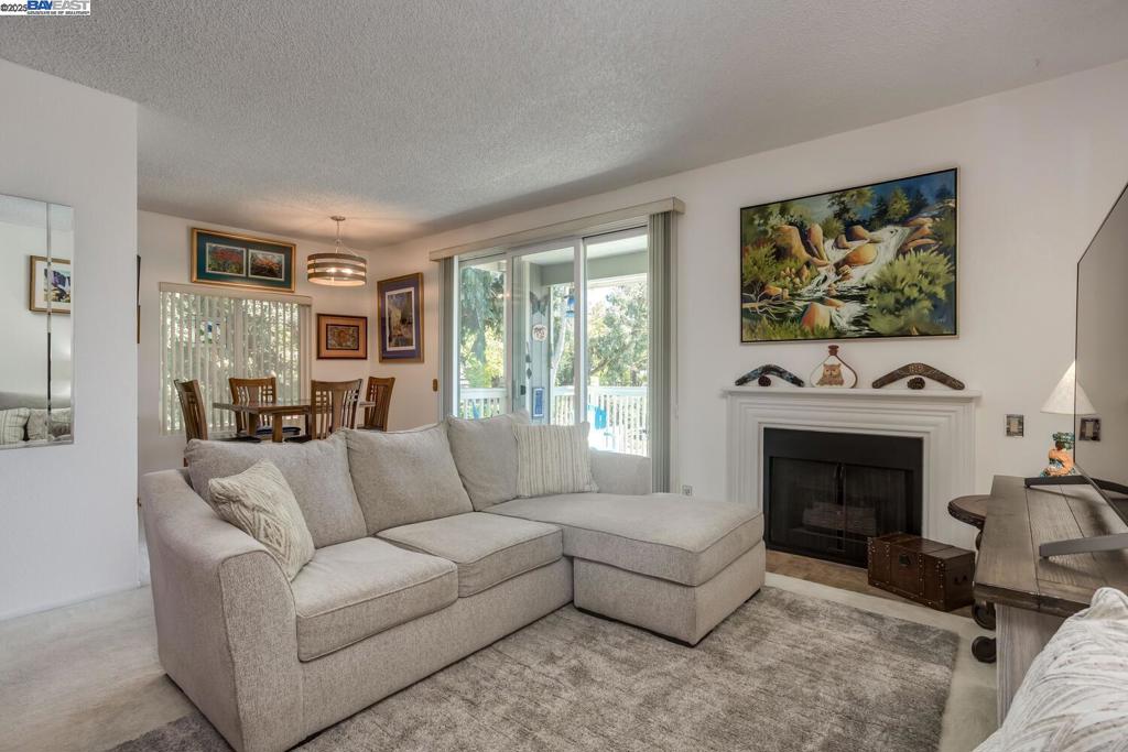 MEADOWBROOK VILL - Residential