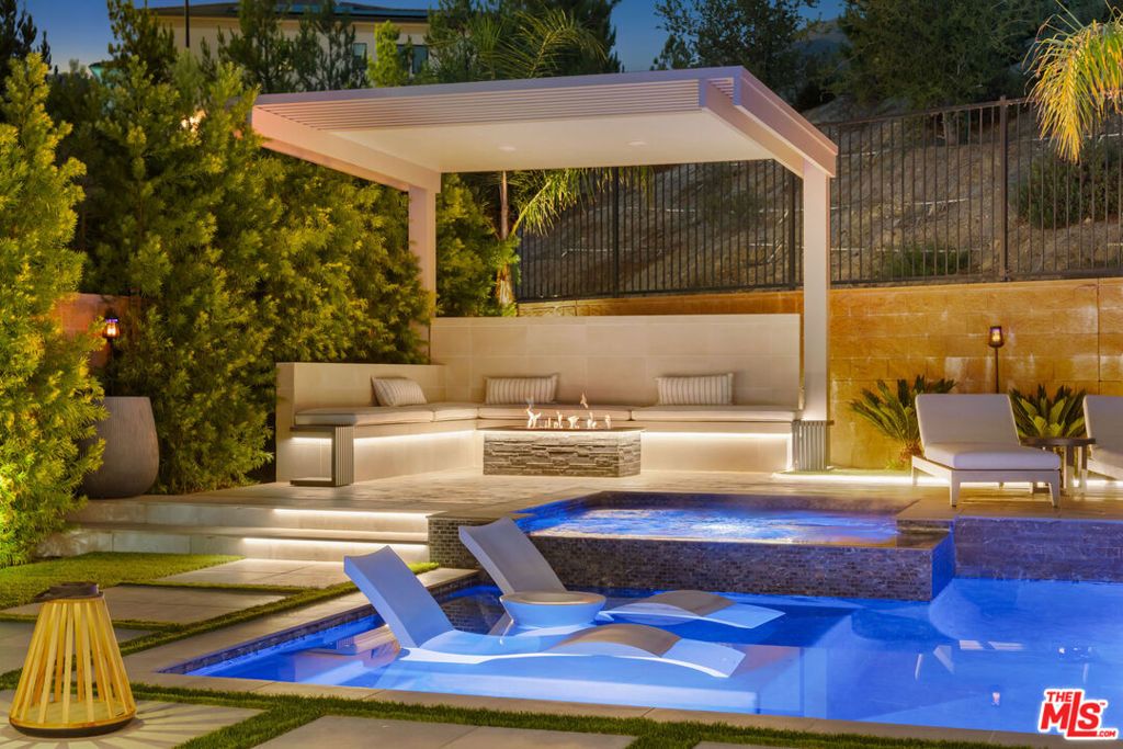 Photo of 20741 W Deer Grass Court, Porter Ranch, CA 91326 (MLS # 26639049)