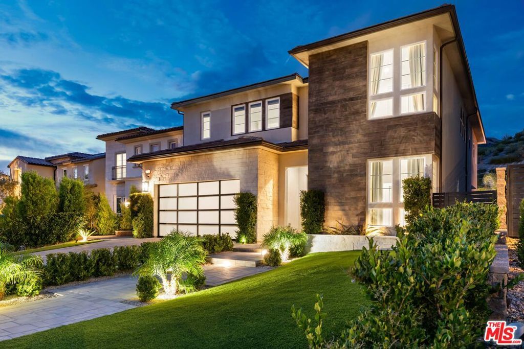 Photo of 20741 W Deer Grass Court, Porter Ranch, CA 91326 (MLS # 26639049)