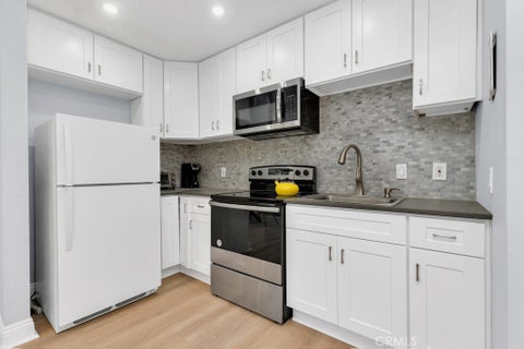 Tiny photo for 23350 Vanowen Street, West Hills, CA 91307 (MLS # SR26154220)