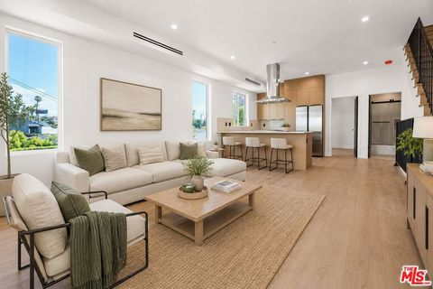 Photo of 2135 S Longwood Avenue #1/2, Los Angeles, CA 90016 (MLS # 26828627)