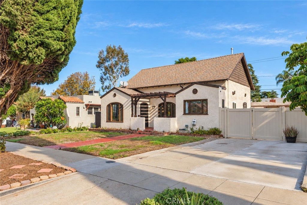 4225 Rosewood