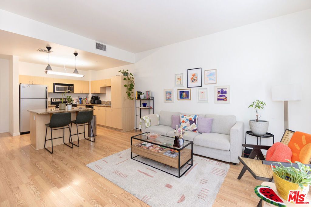 Photo of 630 W 6th Street #407, Los Angeles, CA 90017 (MLS # 26662843)