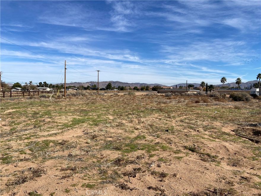 Just shy of a full acre lot in a nice neighborhood that is ready for your future home.  Easy access to HWY 18 and near a major shopping center.  Water, power and natural gas are at the street.